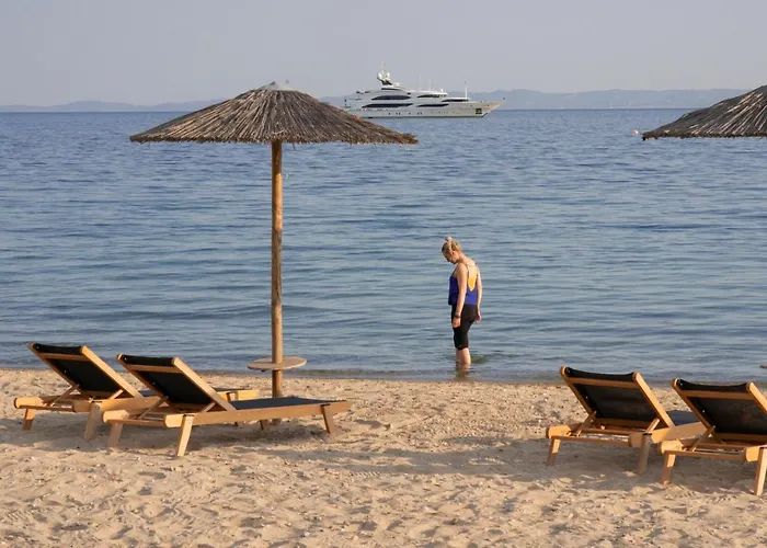 Mina\'S House Beachfront Apartments