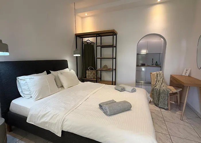 Mina\'S House Beachfront Apartments