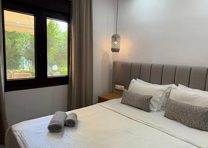 Mina\'S House Beachfront Apartments